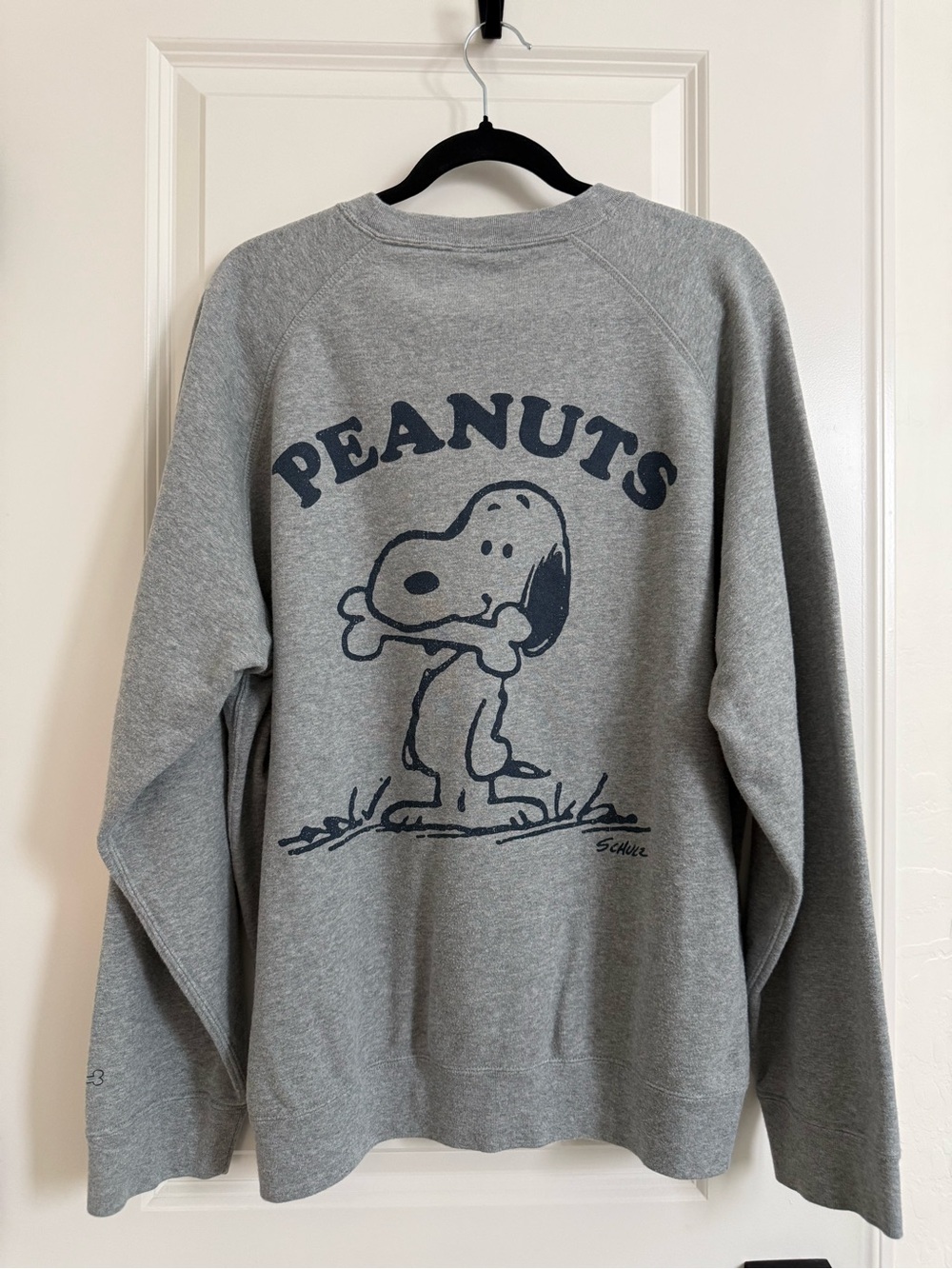 Uniqlo unisex peanuts snoopy suppertime pullover  sweatshirt